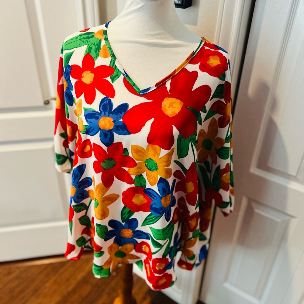 NWT Adrienne floral top